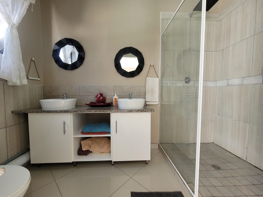 3 Bedroom Property for Sale in Wavecrest Eastern Cape